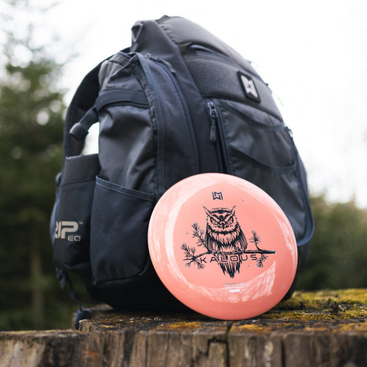 Wingman Discs Kalous Fairway Driver  DiscGolf Scheibe, pink vor Tasche